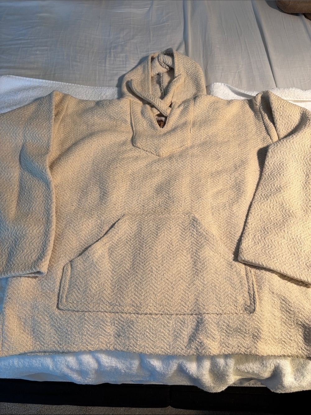 Men's hooded Baja in cream